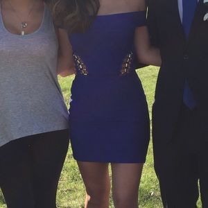 Off shoulder GUESS BY MARCIANO mini dress